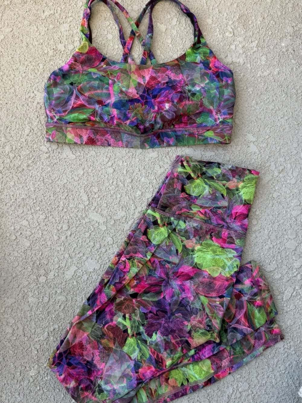 lululemon set size 6/8 - Picture 4 of 10